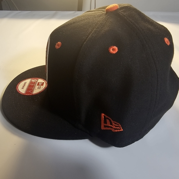 NWOT New Era Black and Orange Emmure Metalcore Snapback NOS - Picture 4 of 9